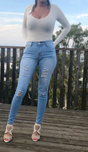 Load image into Gallery viewer, Cindy Distressed Jeans